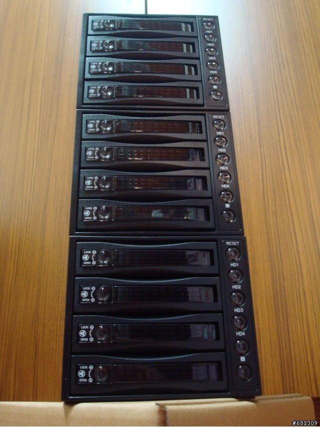 個人陣列伺服器分享~I7 920+ASUS P6X58D Permium+12GB DDR3 1600
