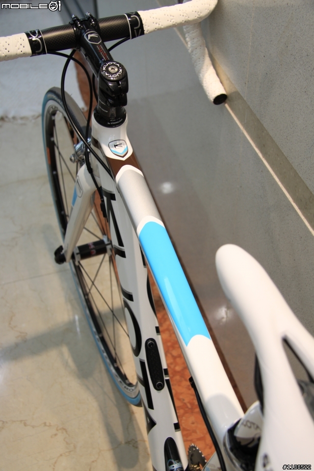 [開箱] 2010 KUOTA KOM ag2r 車隊版  ~~~  清新陽光 過年開箱