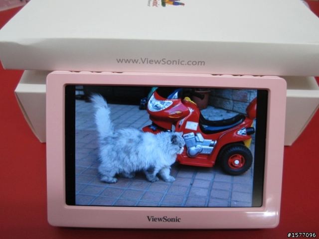 第一次開箱~優派 ViewSonic VPD400 8G MP5 粉粉粉紅~
