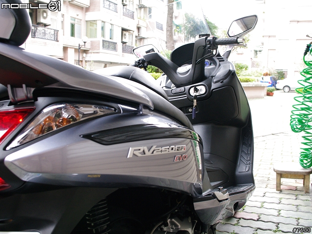 RV 250 EFI EVO鐵灰色-簡單開箱文