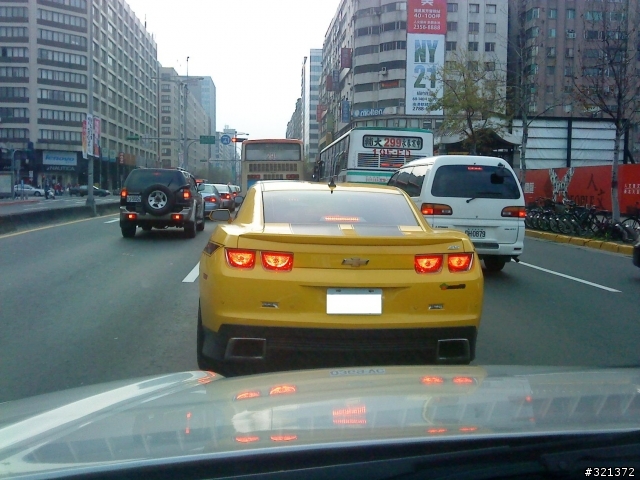 變形金剛出現在忠孝東路上