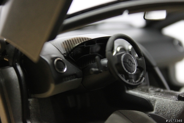 貼地飛行的怪獸 Lamborghini Reventon [1:18] 超熱血開箱