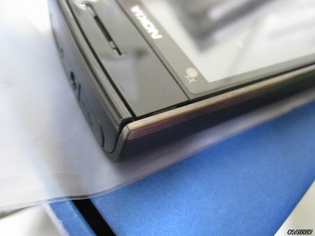 請問有關X6..所謂的電池蓋不密合是這樣子嗎?