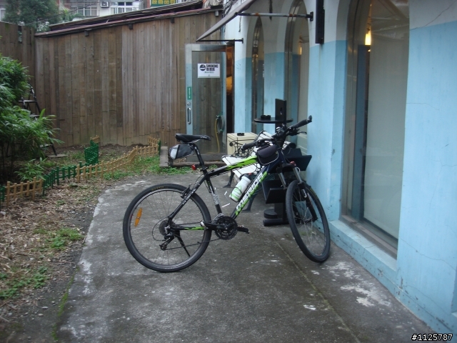 無意發現新店中正路咖啡館