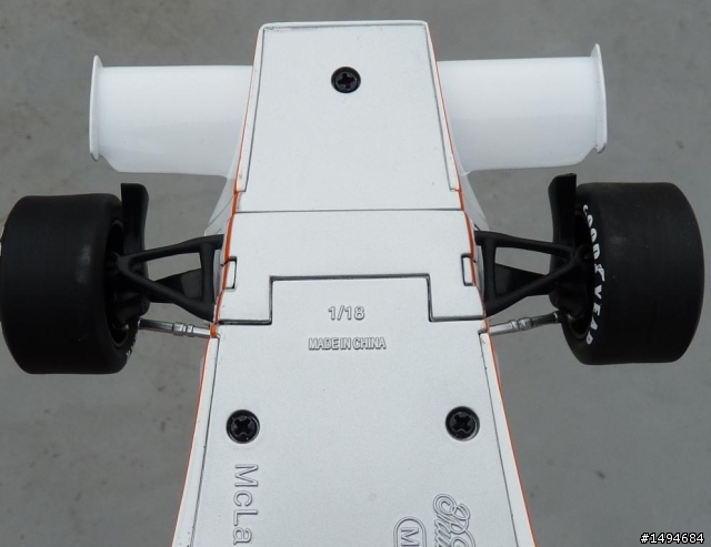 模型車收藏分享[028-Minichamps, 1/18, McLaren Ford M23, James Hunt, 1976]