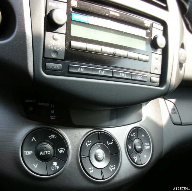 [開箱♡]正2010年式RAV4 2.4 E規之小白胖你回來了~♡(標配DENSO長效銥合金火星塞+後保桿有內鐵+DENSO油門踏板)