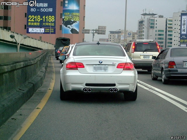 白色的M3真帥!