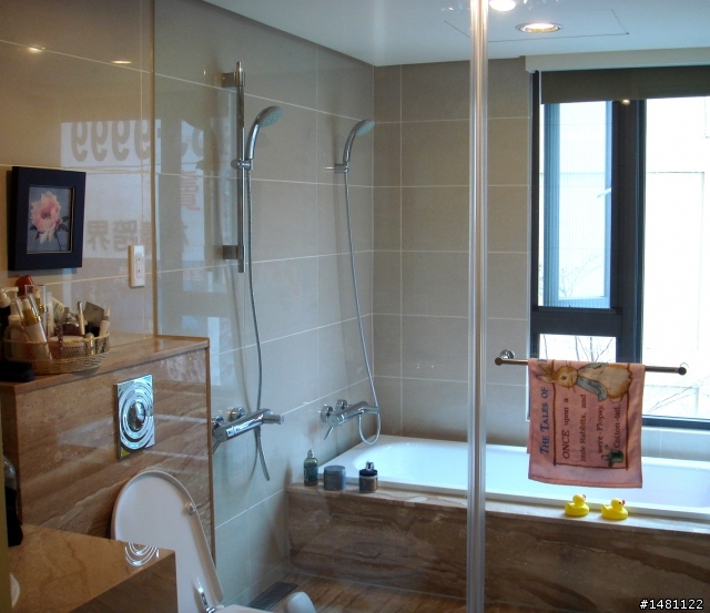 我的小窩 (updated, 客廳有時鐘了)