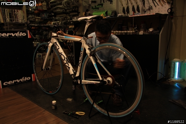 [開箱] 2010 KUOTA KOM ag2r 車隊版  ~~~  清新陽光 過年開箱