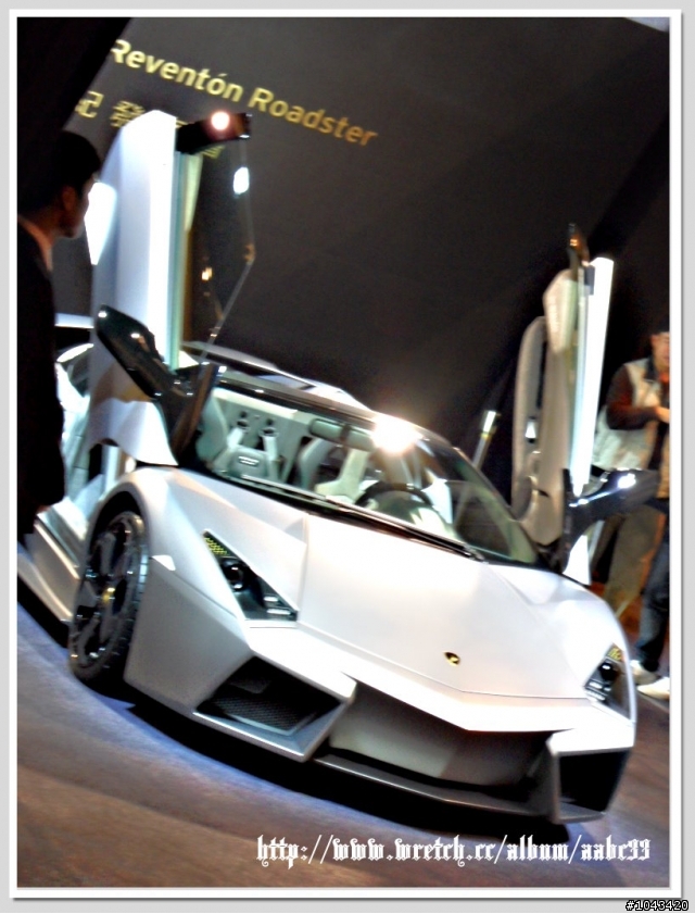 我也來貼Lamborghini Reventon Roadster