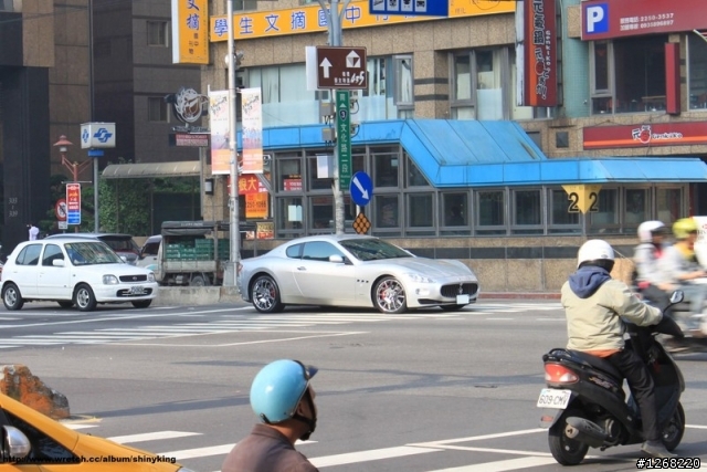 過年近期巧遇馬兒~