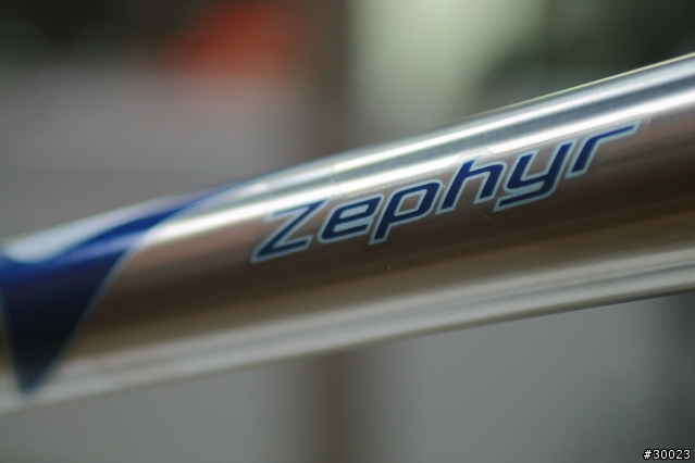來自荷蘭的煦煦和風Van Nicholas Zephyr鈦合金公路車