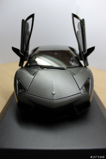 貼地飛行的怪獸 Lamborghini Reventon [1:18] 超熱血開箱