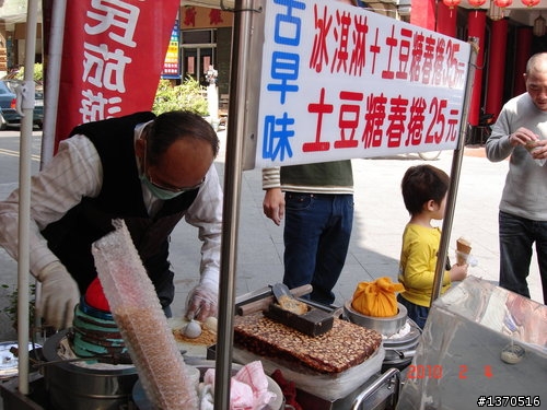 今天我又去《水仙宮》看修復古蹟的台藝大阿妹.....