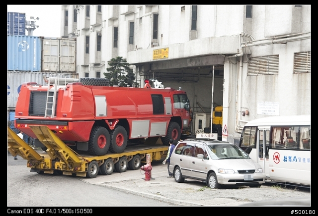[偽開箱] 兒時的好奇‧機場消防截擊車  報告 - 圖檔已上載01