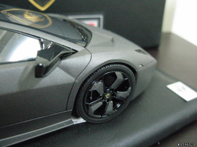 MR  1/18  LAMBORGHINI  Reventon