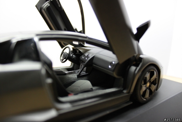 貼地飛行的怪獸 Lamborghini Reventon [1:18] 超熱血開箱