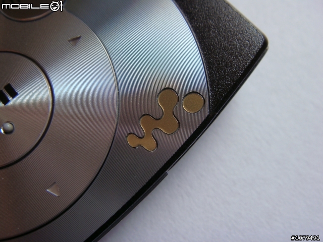 【開箱】Sony NWZ-A845之OLED螢幕有夠鮮艷～