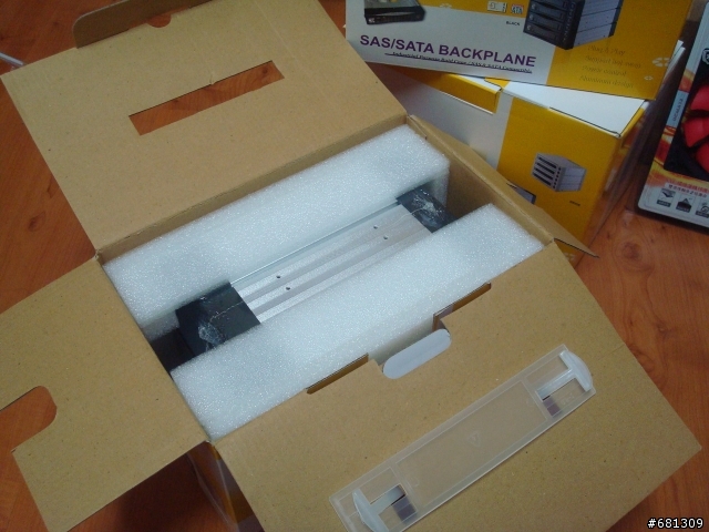 個人陣列伺服器分享~I7 920+ASUS P6X58D Permium+12GB DDR3 1600