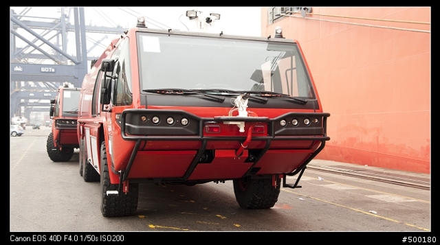 [偽開箱] 兒時的好奇‧機場消防截擊車  報告 - 圖檔已上載01