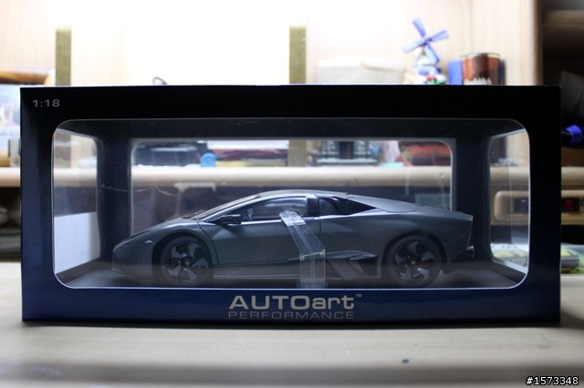 貼地飛行的怪獸 Lamborghini Reventon [1:18] 超熱血開箱