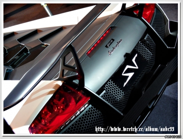 我也來貼Lamborghini Reventon Roadster