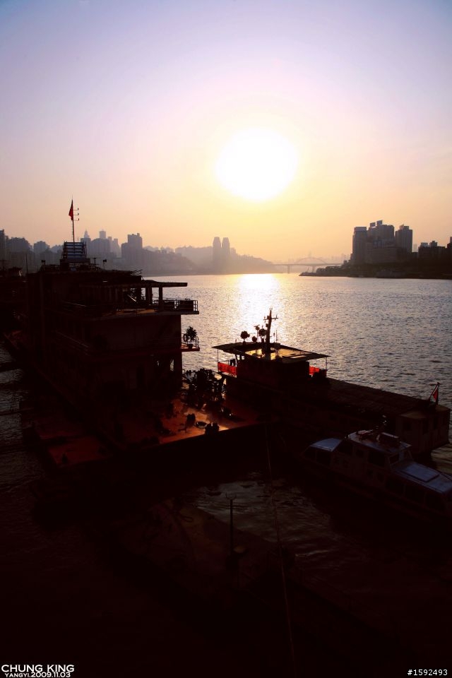 重慶人初次发帖.望大家都支持  用CANON的朋友来 蓋大樓吧