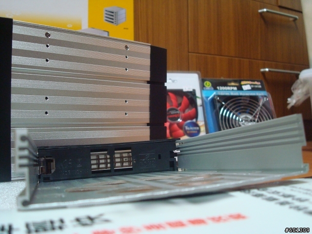 個人陣列伺服器分享~I7 920+ASUS P6X58D Permium+12GB DDR3 1600