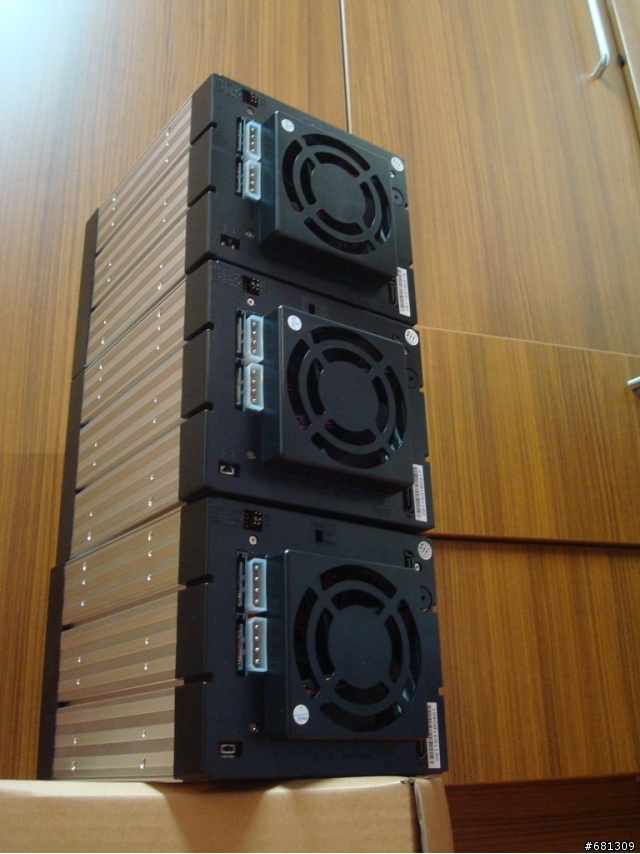 個人陣列伺服器分享~I7 920+ASUS P6X58D Permium+12GB DDR3 1600