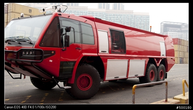 [偽開箱] 兒時的好奇‧機場消防截擊車  報告 - 圖檔已上載01