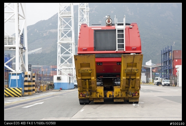 [偽開箱] 兒時的好奇‧機場消防截擊車  報告 - 圖檔已上載01