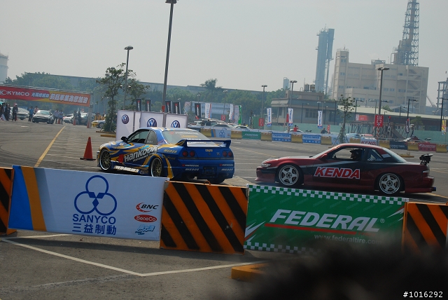 575、大黃蜂&R35 in夢時代