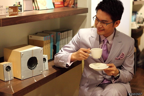 auluxe音樂鑑賞與座談-看到何戎型男
