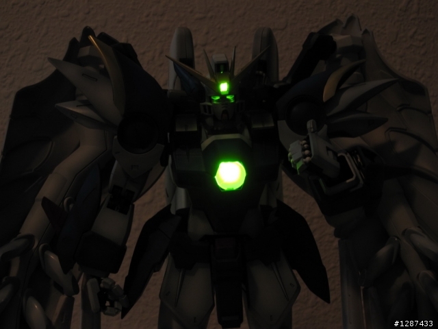 BOM小弟第四彈   PG-Wing GUNDAM Zero Custem  之嘔心泣血之作