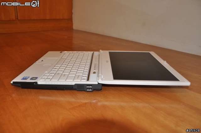 [開箱] 人生第一台筆電 Fujitsu LifeBook SH560B