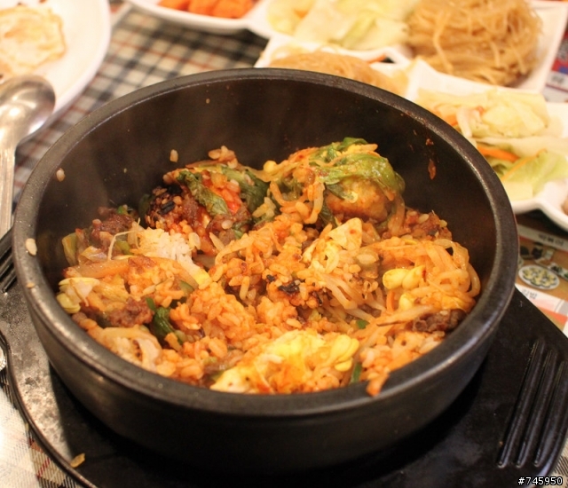 【飯館兒韓式快餐】，師大夜市