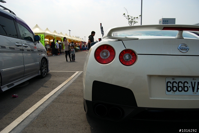 575、大黃蜂&R35 in夢時代