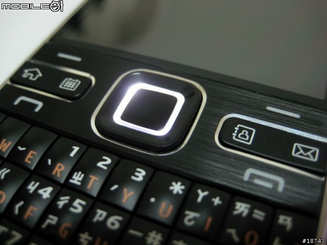 [分享] Nokia E72 隨時隨地，一手掌握工作優勢
