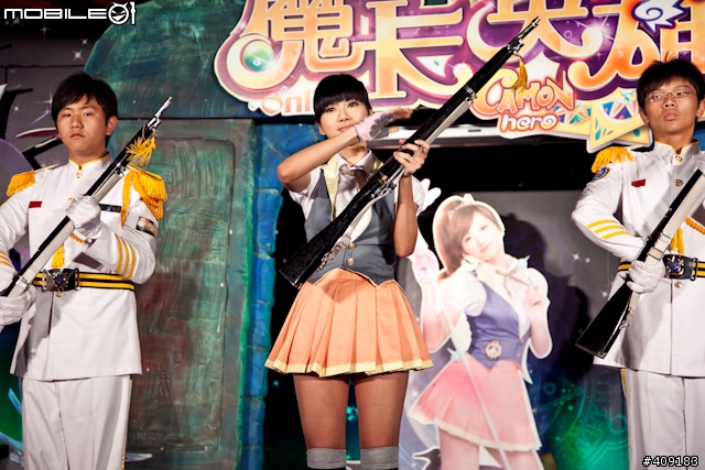 [採訪]豆花妹秀操槍術！《魔卡英雄Online》上市記者會