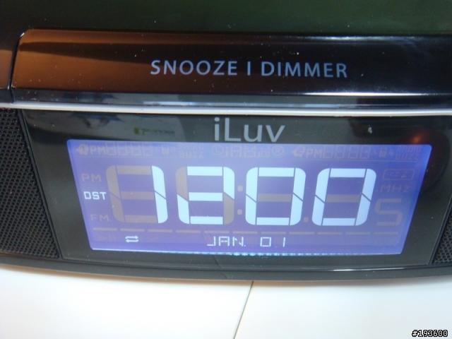 [開箱分享] iLuv iMM173 雙底座立體聲 iPhone/iPod 鬧鐘收音機