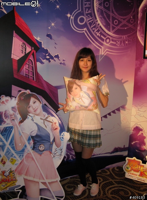 [採訪]豆花妹秀操槍術！《魔卡英雄Online》上市記者會