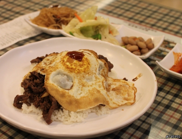【飯館兒韓式快餐】，師大夜市