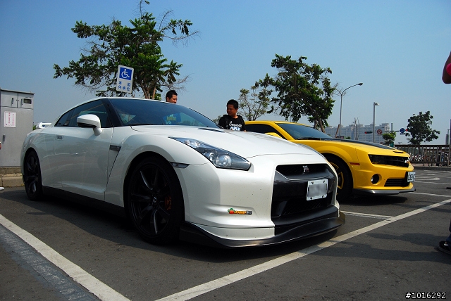 575、大黃蜂&R35 in夢時代
