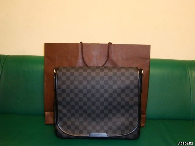 【LV書包＊LV皮帶＊BURBERRY風衣】