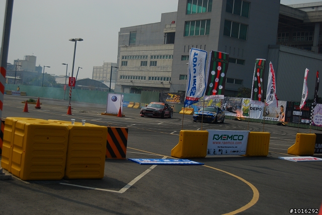 575、大黃蜂&R35 in夢時代