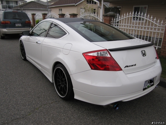 [賞圖賞車]隨手拍到的HONDA ACCORD8 COUPE 很帥~ 更新一些照片