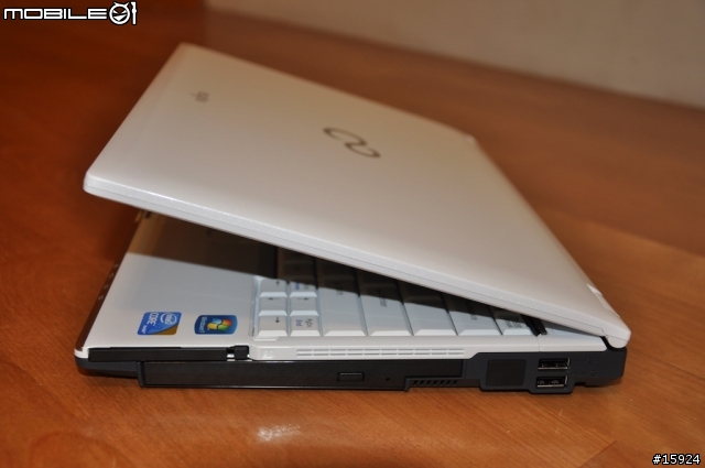 [開箱] 人生第一台筆電 Fujitsu LifeBook SH560B