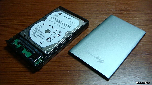釋放效能的USB 3.0 --2.5"外接盒實測 (改裝藍光LED)