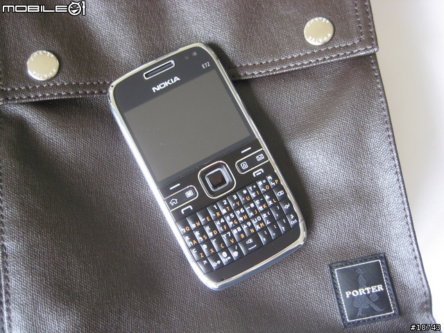 [分享] Nokia E72 隨時隨地，一手掌握工作優勢