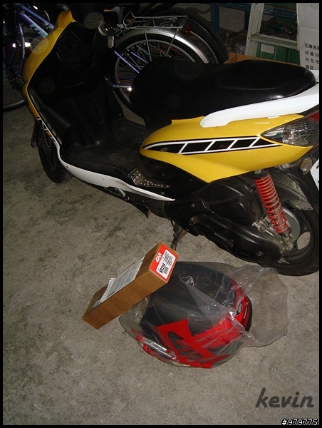 [開箱]givi E230N 和 givi後架 on 我的小黃勁戰